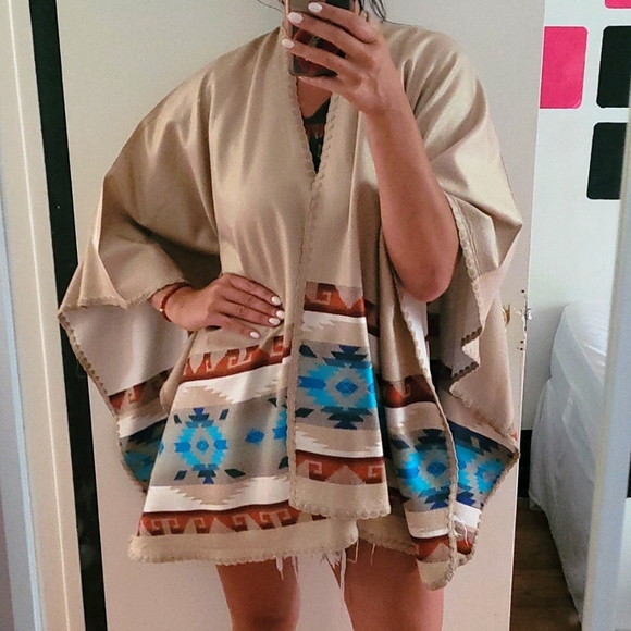 Authentic alpaca poncho - Picture 2 of 3